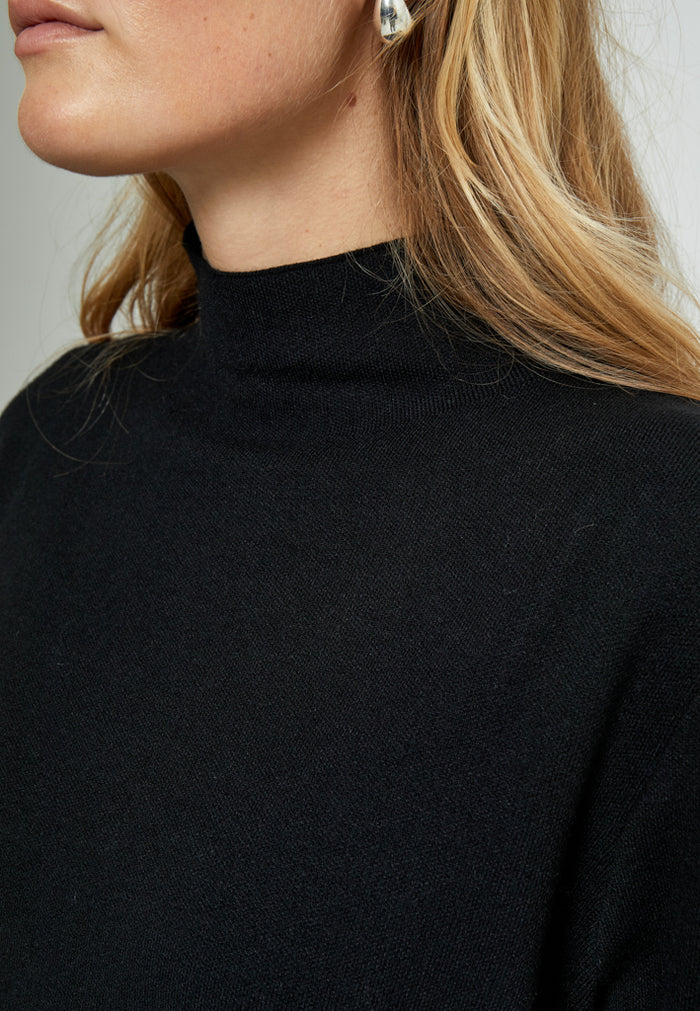 Lupi High Neck Pullover