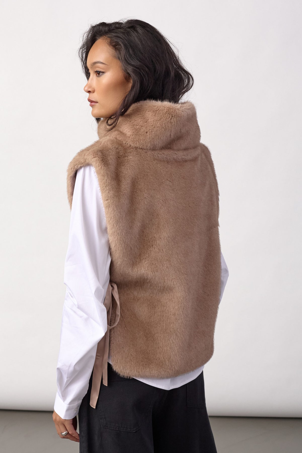 Fera Faux Collar
