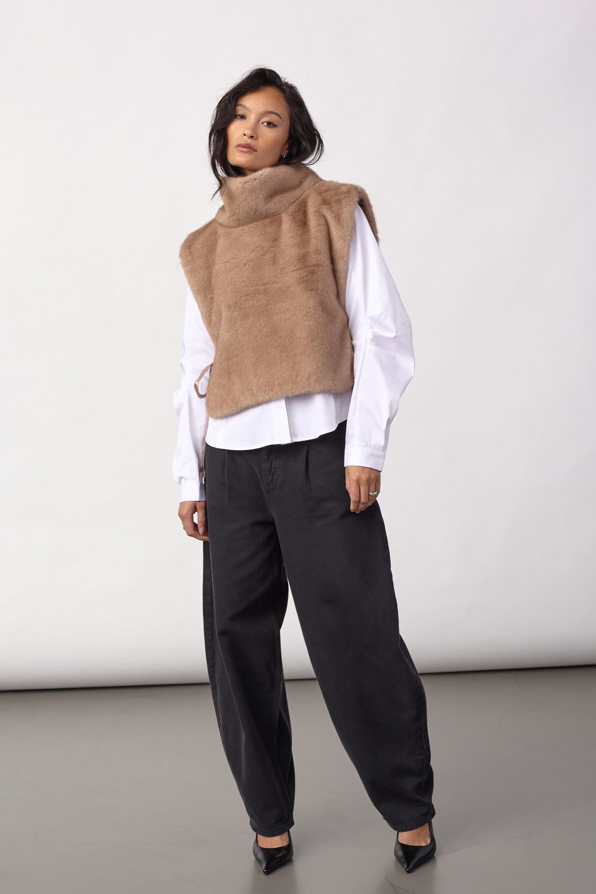 Fera Faux Collar