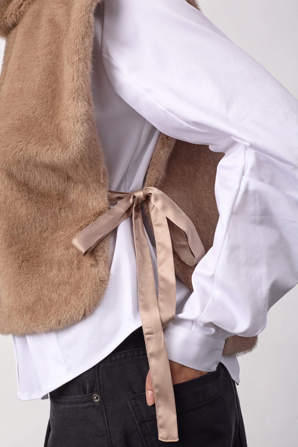 Fera Faux Collar