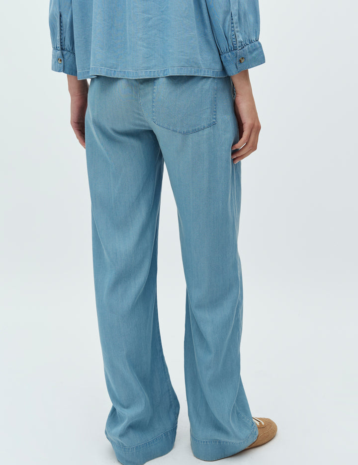 Talvi VI, Karolin Pant