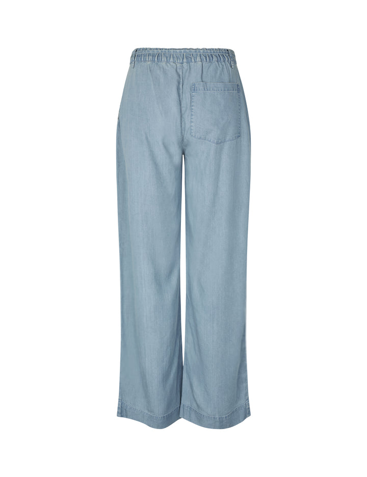 Talvi VI, Karolin Pant