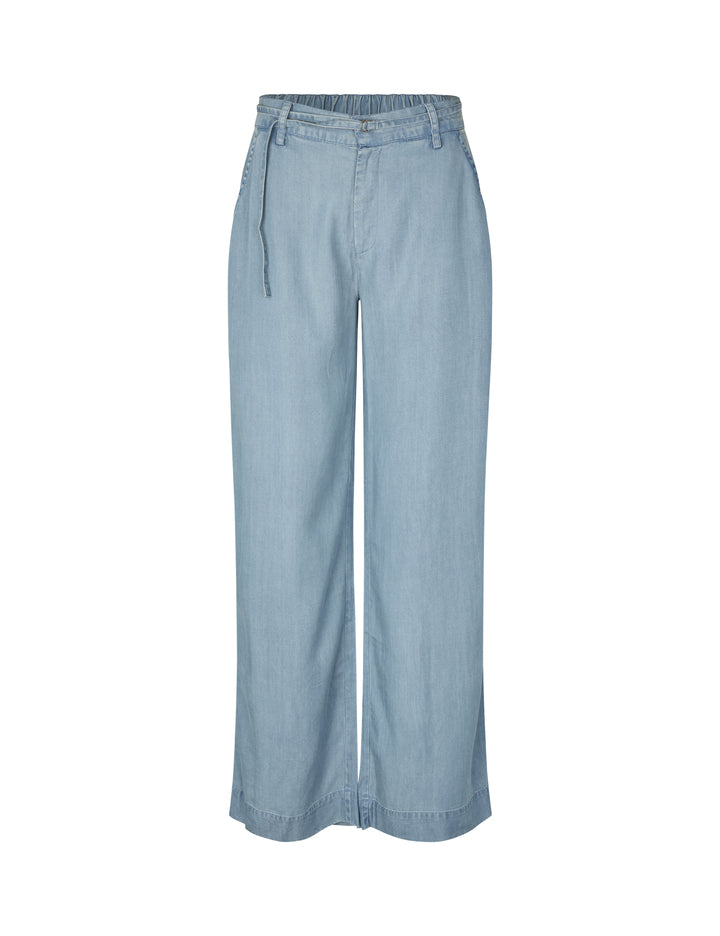 Talvi VI, Karolin Pant