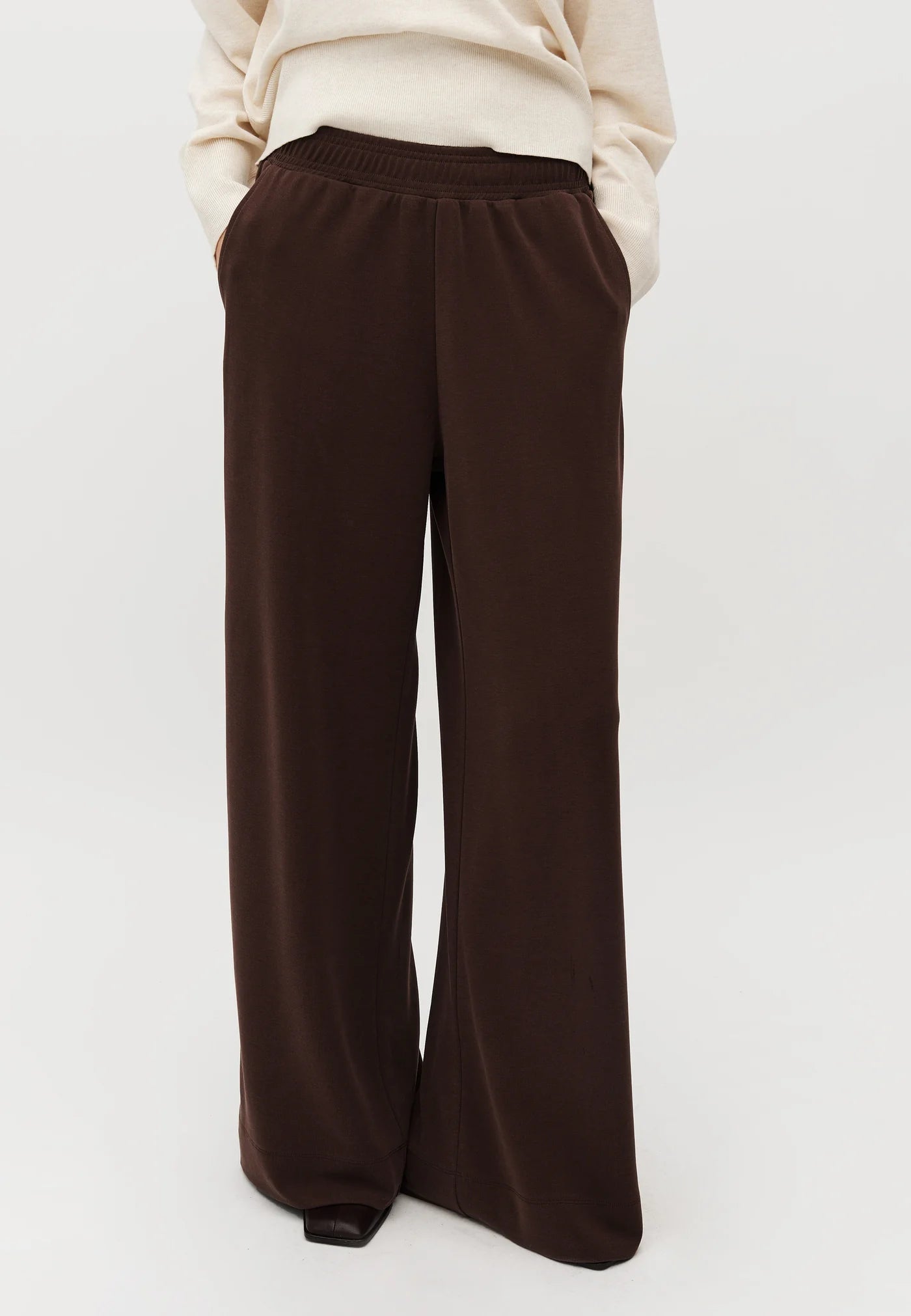 Asaka Pant, Bosko Luxe