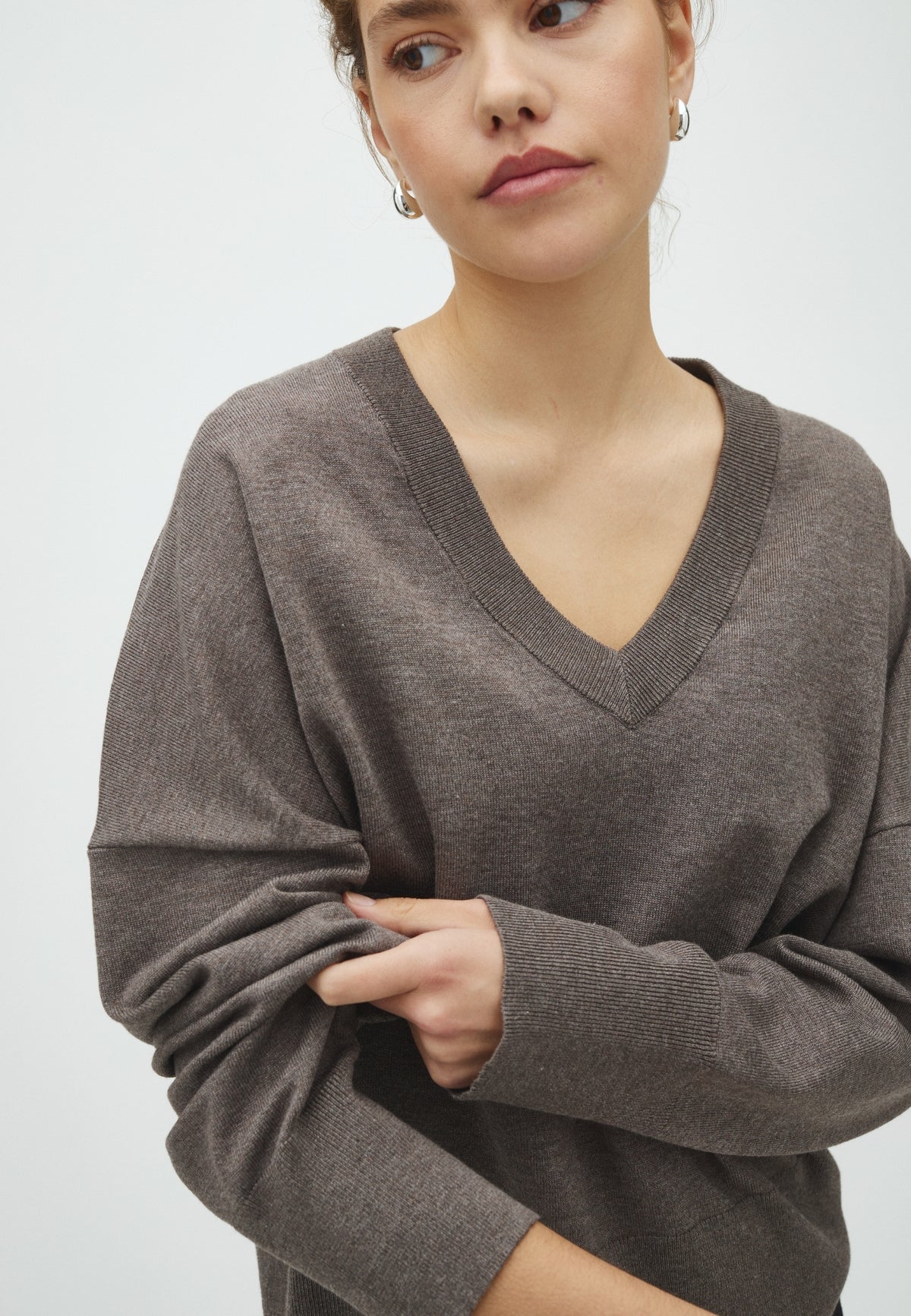 Bravani, Gilian V-M, Knit