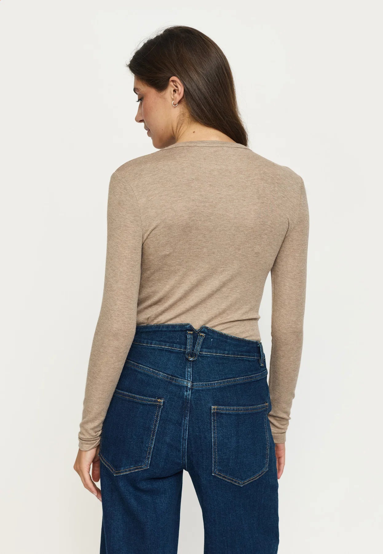 Roman O-Neck